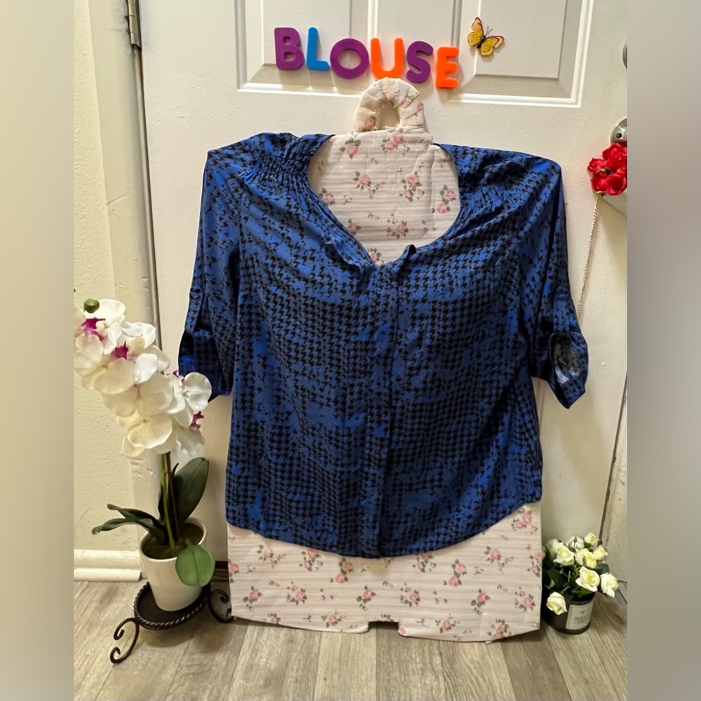 Ladies ana 2X blue print blouse